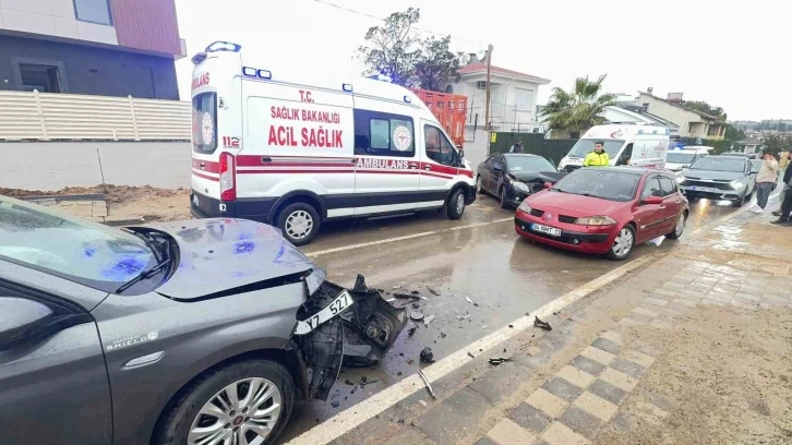 İki otomobil kafa kafaya çarpıştı: 1’i çocuk 4 yaralı
