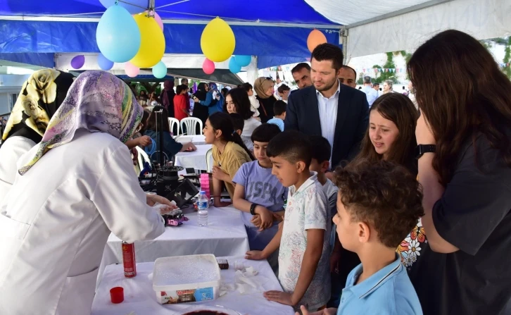 İkra Kolejinde bilim şenliği düzenlendi
