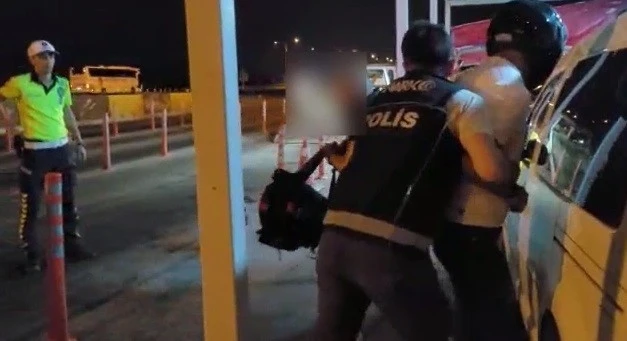 İl dışından İzmir’e uyuşturucu getiren şüphelilere şok operasyon
