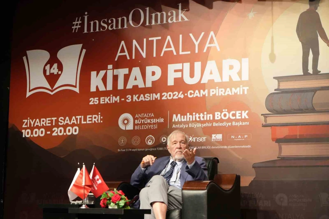 İlber Ortaylı’dan gençlere tavsiyeler: "Kendinizi yetiştirin, okuyun, dil öğrenin, gezin"
