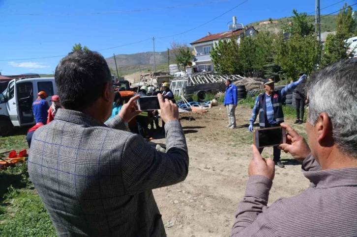 İlk defa tatbikata şahit oldular, her anını cep telefonuna kaydettiler
