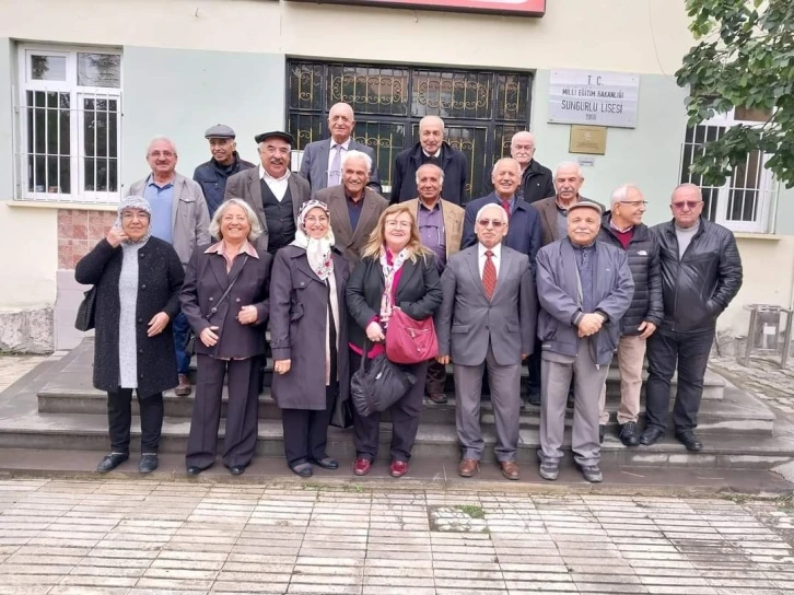 İlk mezunlar 52 yıl sonra okullarında buluştu
