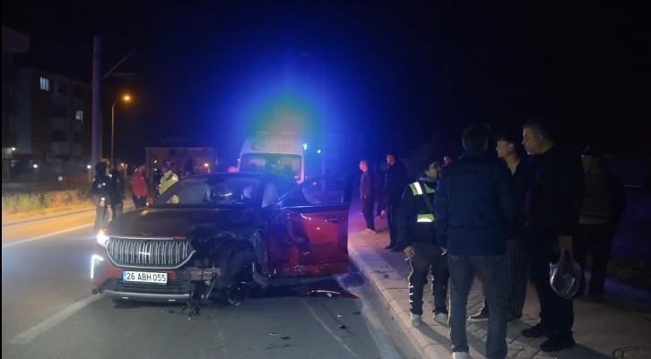 İnceleme bahanesiyle anahtarını aldığı TOGG ile kaza yaptı
