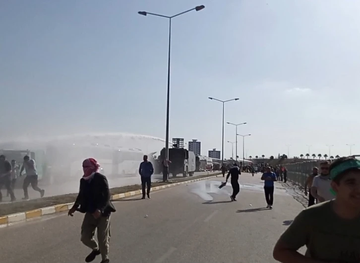 İncirlik Üssü’ne girmeye çalışan gruba polis müdahale etti
