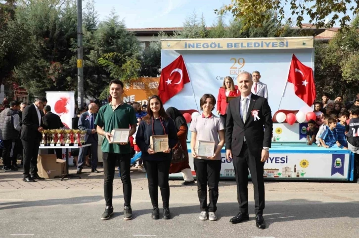 İnegöl’de Cumhuriyet Bayramı’nın 100. yıldönümü coşkuyla kutlandı
