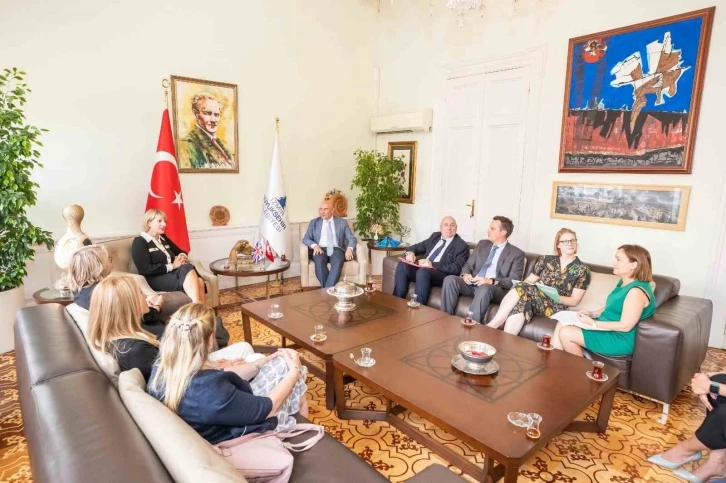 İngiltere Büyükelçisi Morris Başkan Soyer’i ziyaret etti
