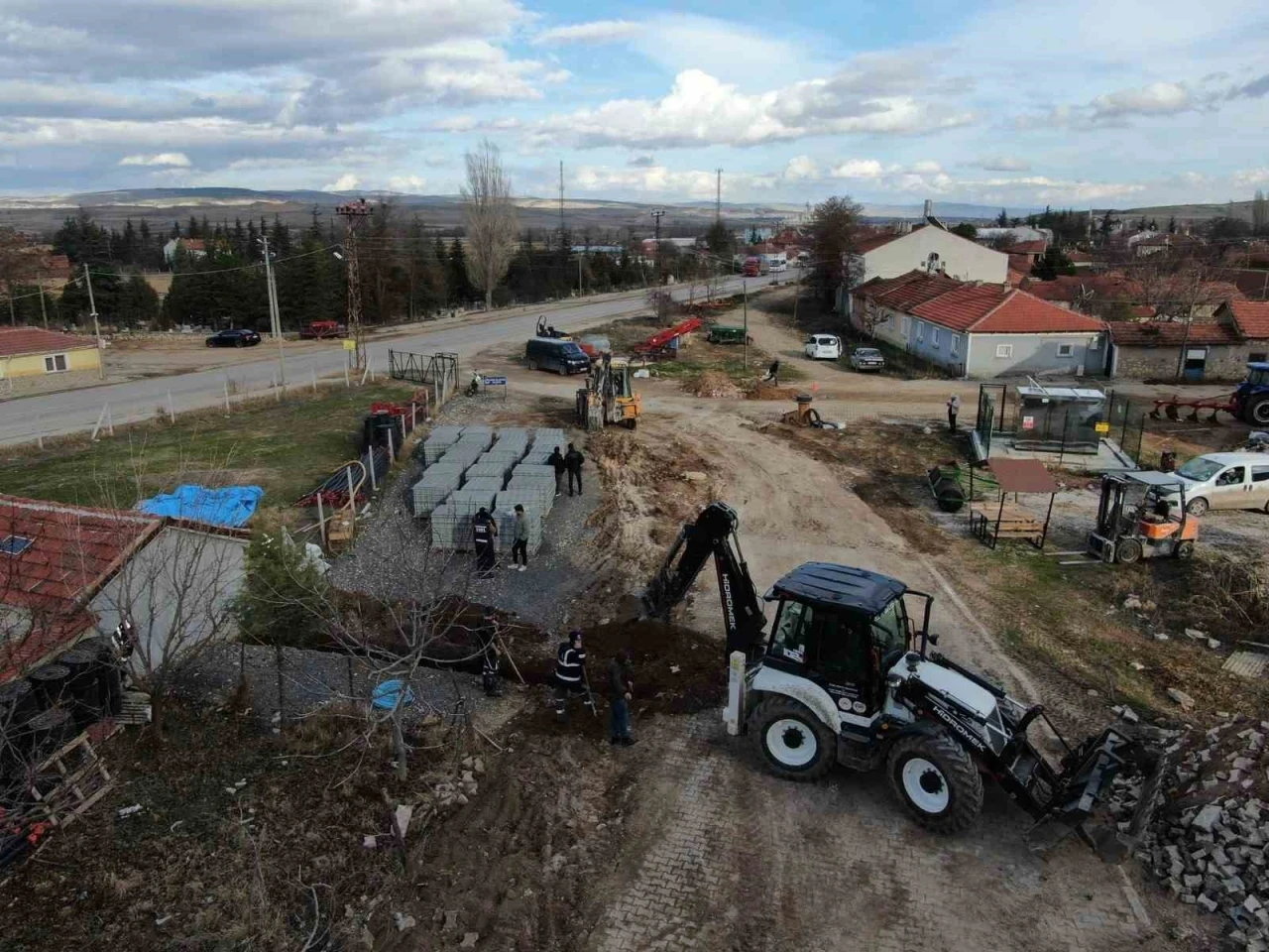 İnönü’de kilitli parke taşı çalışmalarına devam ediliyor
