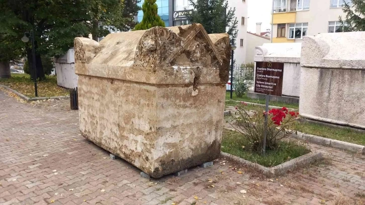 İnşaat kazısında Roma dönemine ait lahit bulundu
