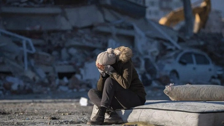 İnsanlık enkaz altında! Mahalle baskısı gören depremzedeler şehri terk etmek zorunda kaldı