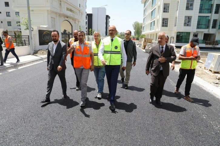 İpekyolu Belediyesinden yol asfaltlama çalışması
