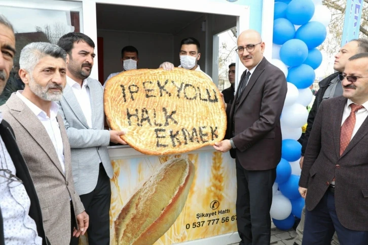 İpekyolu’nda halk ekmek satışı başladı
