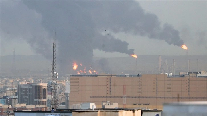 İran'da Petrol Rafinerisinde Patlama: Ölü ve Yaralılar Var