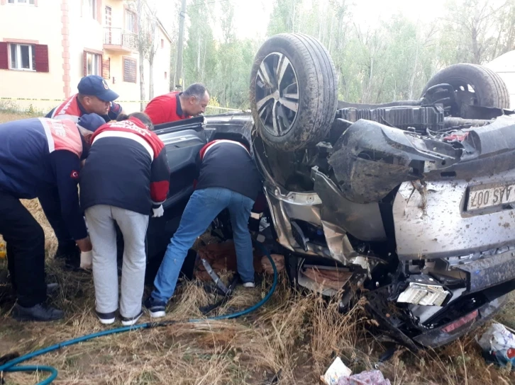 İran dönüşü Sivas’ta kaza geçirdiler: 3 ölü, 1 ağır yaralı
