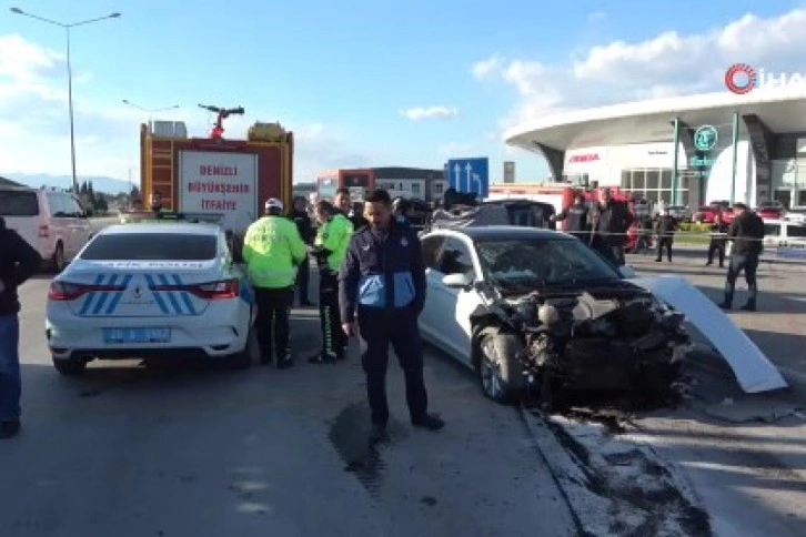 Işık ihlali kazaya yol açtı, araçlardan biri takla attı: 1 ölü, 2 yaralı