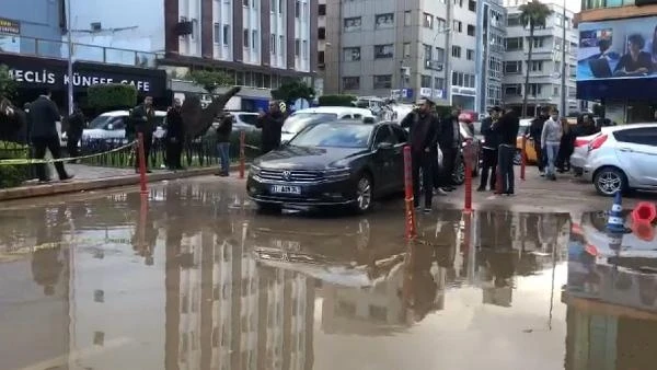 İskenderun'da cadde ve sokaklar su altında kaldı