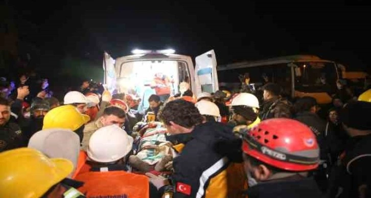 İskenderun’dan 161’inci saatte güzel haber: 50 yaşındaki kadın kurtarıldı