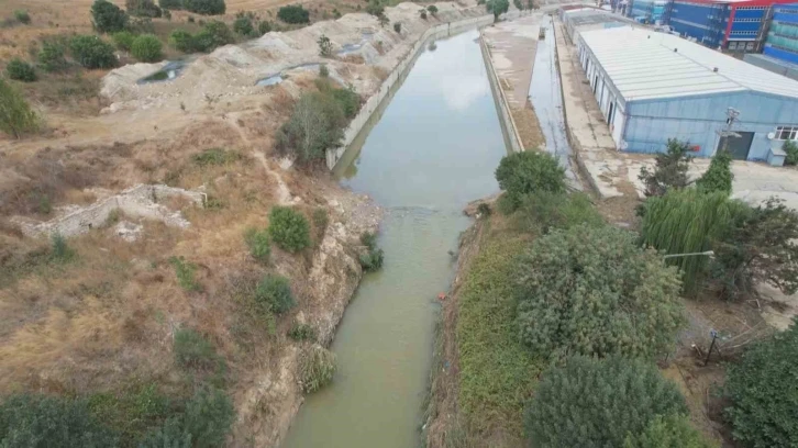 İSKİ’nin yarım bıraktığı dere ıslahı Halkalı Gümrüğü’nü göle döndürdü
