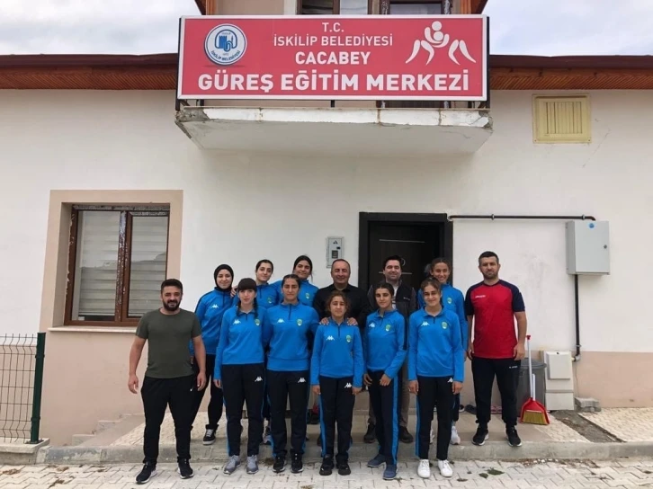 İskilip Belediysepor Kadın Güreş Takımı, Türkiye şampiyonasına katılacak
