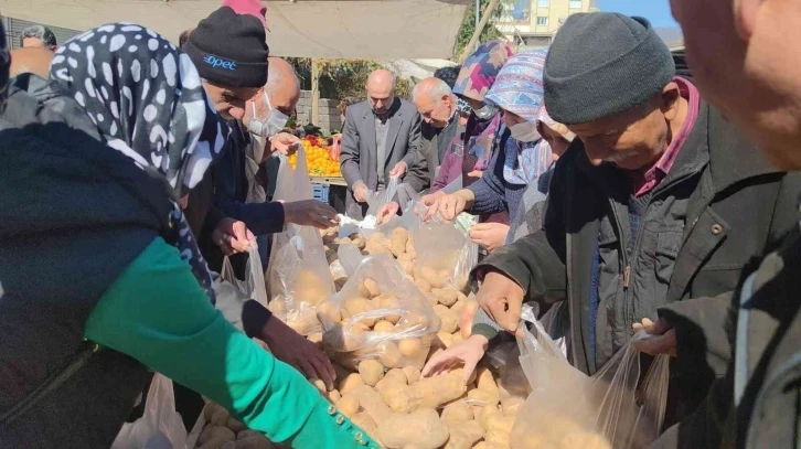 İslahiye’de belediye pazara tezgah açtı
