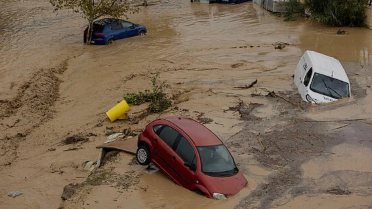 İspanya'da fırtına ve sel felaketi: 4 kişi kayboldu