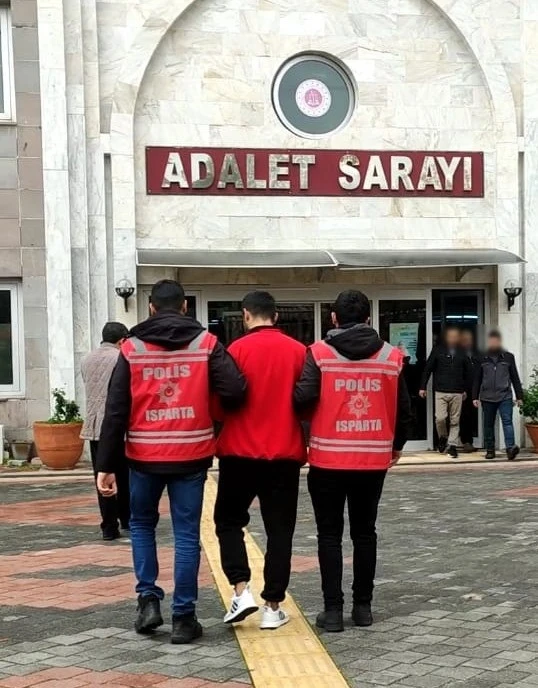 Isparta’da 35 yıl hapis cezasıyla aranan şahıs yakalandı
