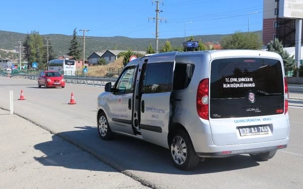 Isparta'da egzoz muayenesi yaptırılmayan 20 araç kamerayla tespit edilip, ceza uygulandı