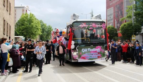 Isparta'da Gül Festivali kortejle başladı