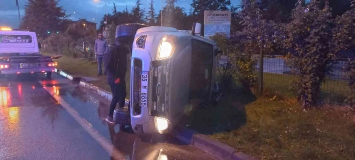 Isparta’da kamyonet devrildi: 4 yaralı
