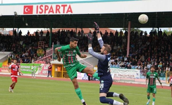 Isparta kazanıp, ligde kaldı