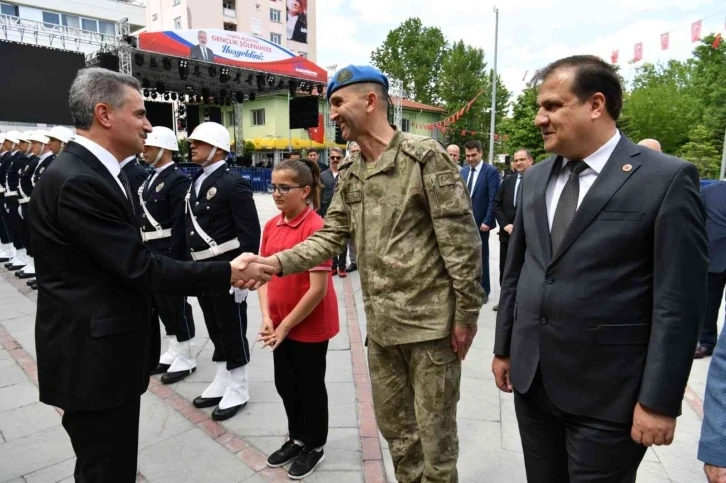 Isparta Valisi Aydın Baruş görevine başladı
