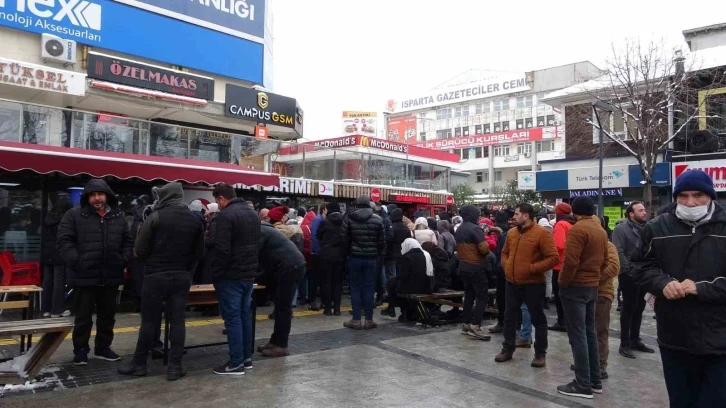 Ispartalı vatandaşlar Kızılay Kan Merkezi’nde yoğunluk oluşturdu
