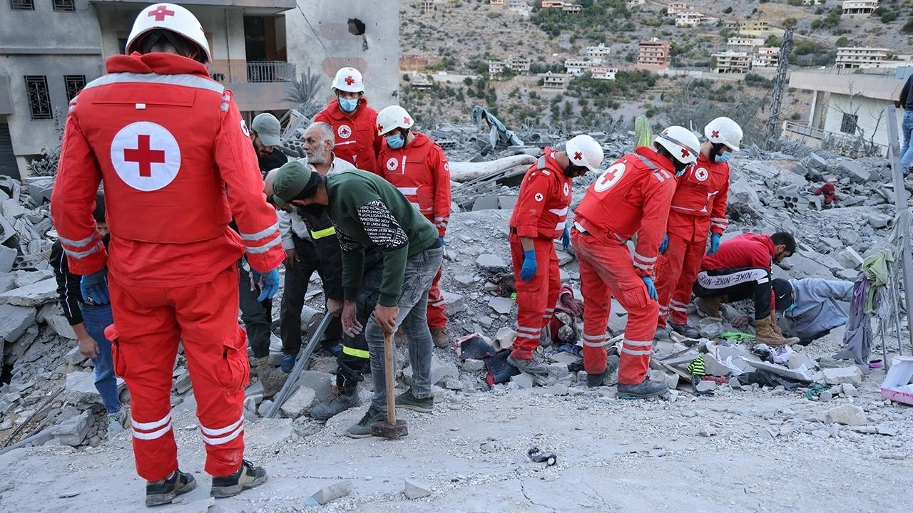 İsrail ambulansı hedef aldı!  8 ilk yardım çalışanı katledildi!