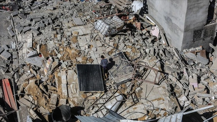 İsrail Gazze'de Bir Binayı Hedef Aldı