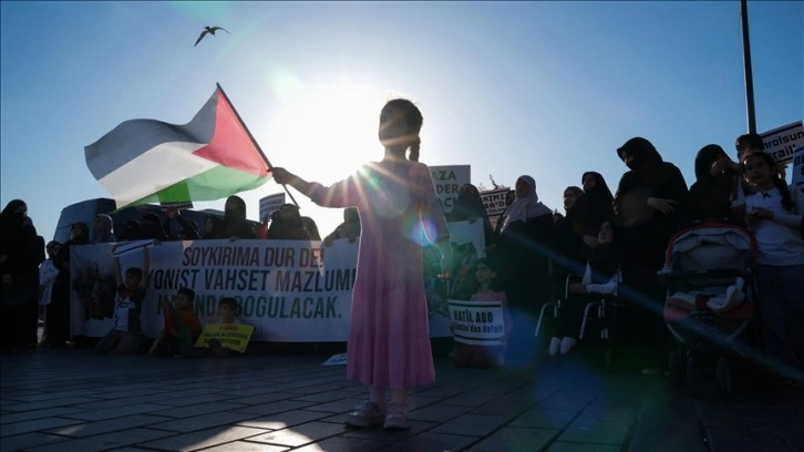 İsrail'in Gazze'ye yönelik saldırıları Üsküdar'da protesto edildi