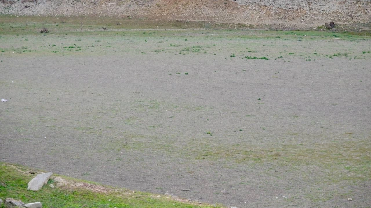 İstanbul'a su sağlayan baraj kuruma noktasına geldi