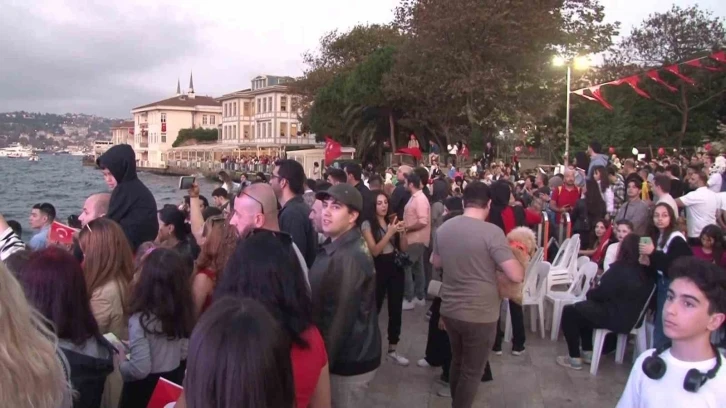 İstanbul Boğazı’nda Cumhuriyet’in 100. yılı coşkuyla kutlandı
