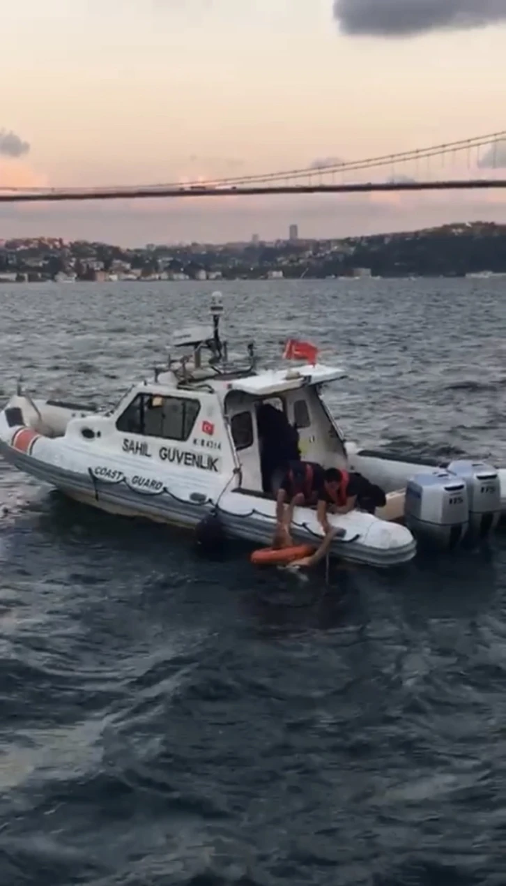 İstanbul Boğazı’nda ölüm kalım mücadelesi kamerada
