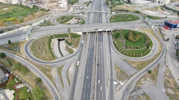 İstanbul’da bayramın ilk gününde yollar boş kaldı
