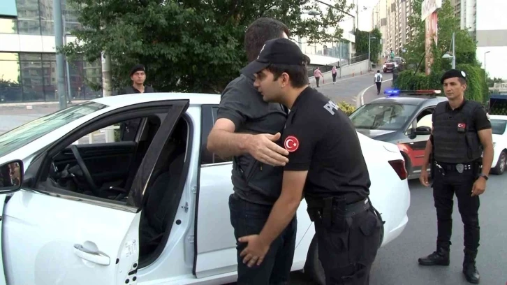 İstanbul’da çok sayıda polisin katıldığı ‘Narkotik Dar Alan Uygulaması’ yapıldı
