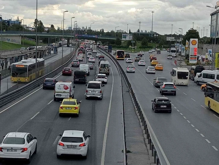 İstanbul’da eğitimin döneminin başlamasıyla birlikte trafikte yoğunluk oluştu
