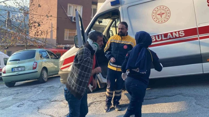 İstanbul’da feci kaza: Merdivenlere uçan araçtan son anda kurtuldular
