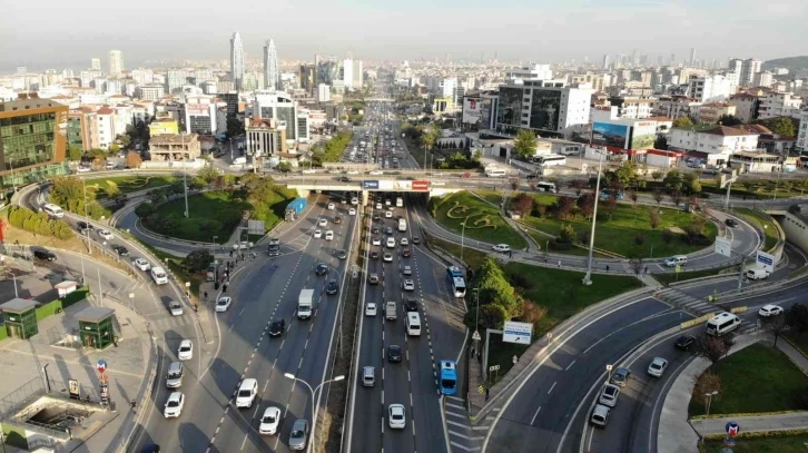 İstanbul’da haftanın ilk günü trafik yoğunluğu yüzde 60’a ulaştı
