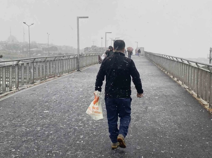 İstanbul’da kar etkili oluyor
