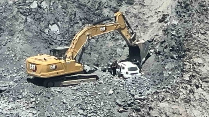 İstanbul’da maden sahasında akıl almaz kaza: Sonu olmayan yolda araç şarampole uçtu
