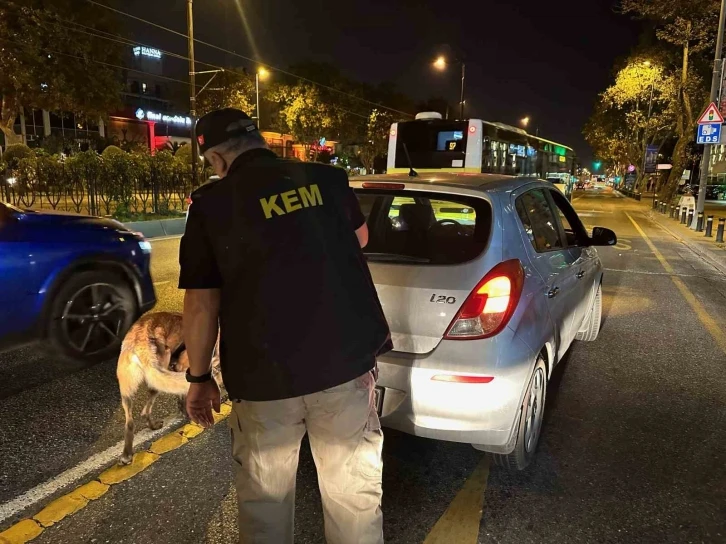 İstanbul’da "huzur" uygulaması: Araçlar didik didik arandı
