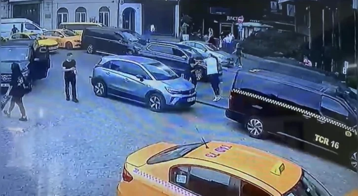 İstanbul’da "kısa mesafe" cinayeti kamerada: Taksicinin öldüresiye dövdüğü adam öldü

