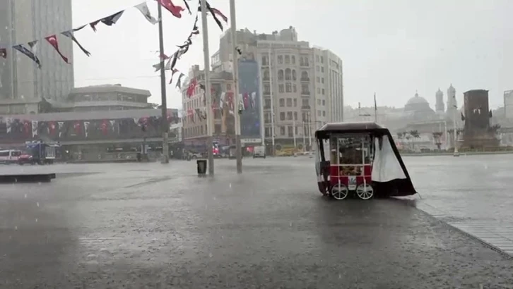 İstanbul’da sağanak yağış etkili oluyor
