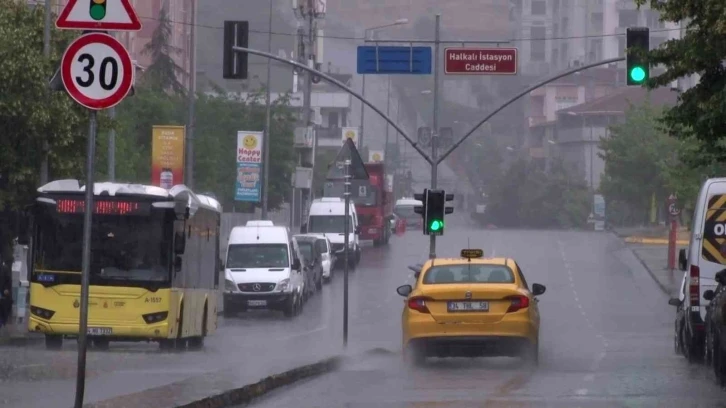 İstanbul’da sağanak yağış etkisini artırıyor
