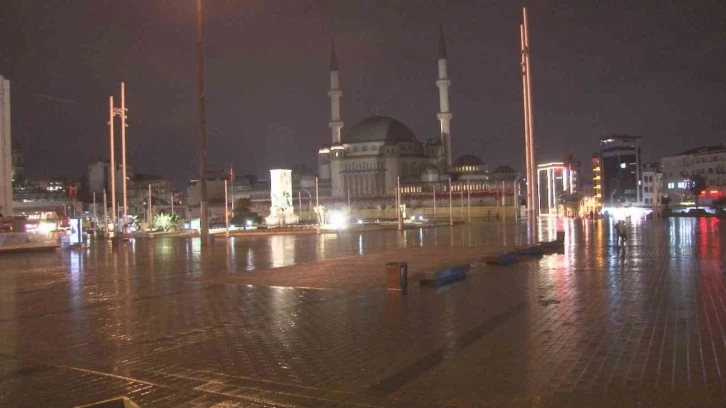 İstanbul’da sağanak yağmur etkili oluyor
