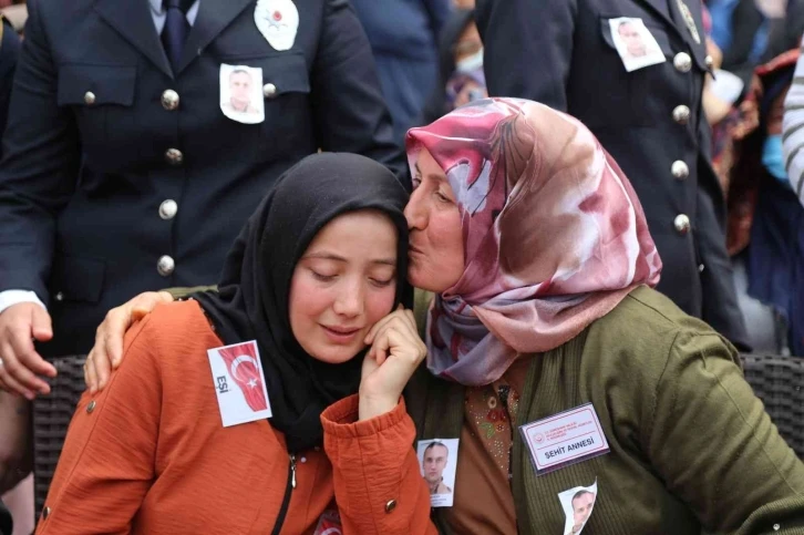 İstanbul’da şehit olan bekçi Oltan Koca memleketi Gümüşhane’de son yolculuğuna uğurlandı
